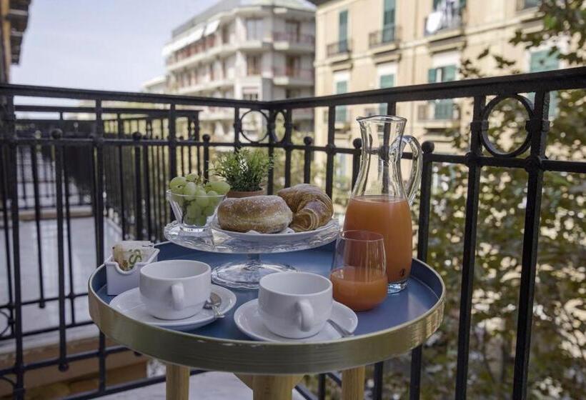 اتاق لوکس با تخت بزرگ, La Chambre