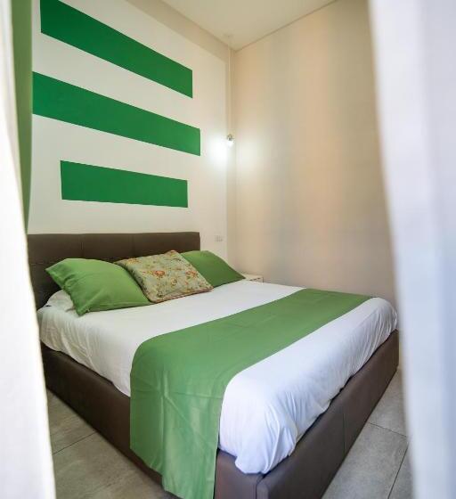 اتاق لوکس با تخت بزرگ, La Chambre