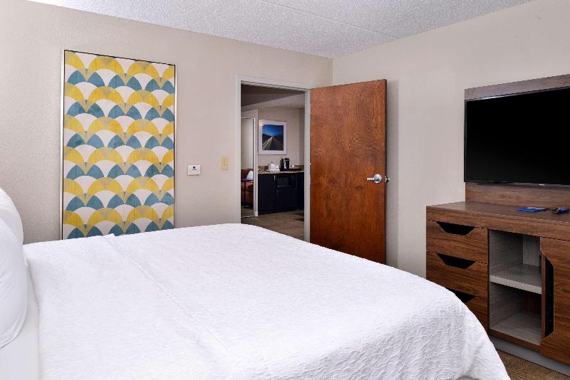 Люкс Кровать Кинг, Hampton Inn Henderson