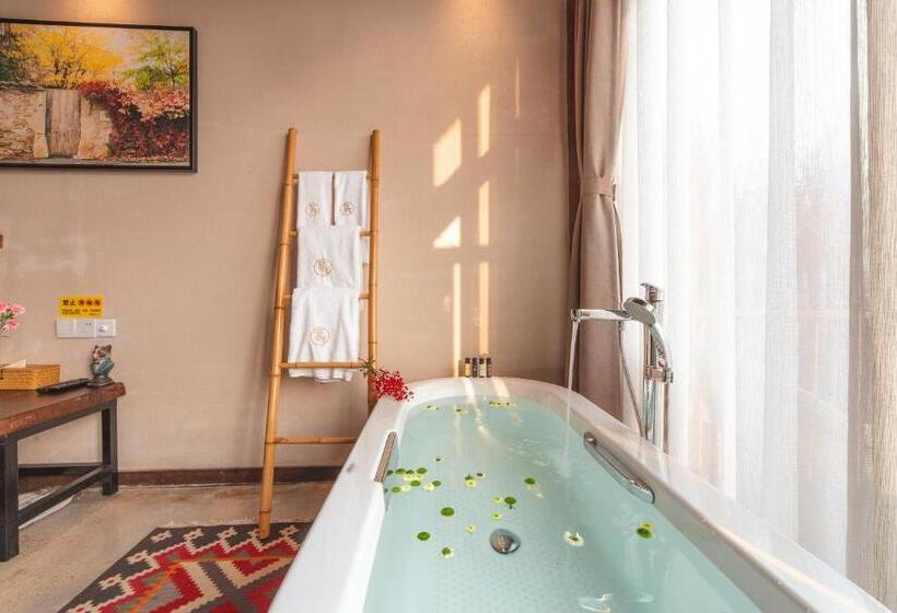 Номер Стандарт с Гидромассажем, Mohe Hostel