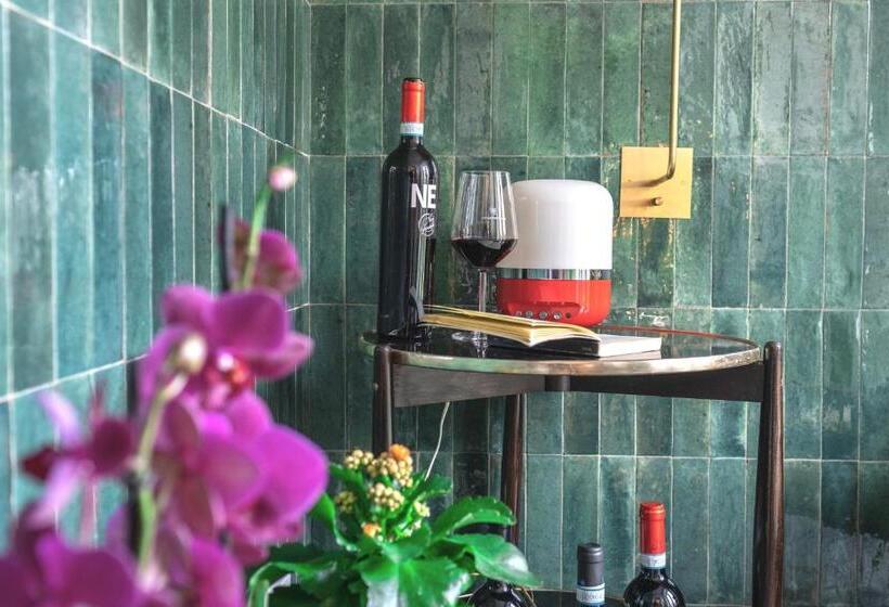 سوئیت با تخت بزرگ, Archè Design Rooms And Suites
