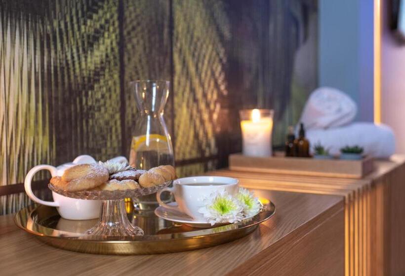 سوییت با استخر, Archè Design Rooms And Suites