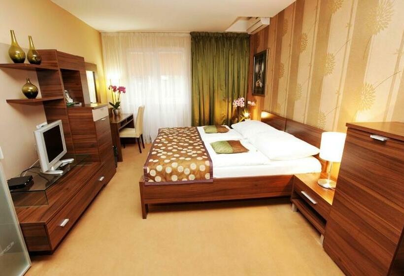 Номер бизнес-класса, City Hotel Nitra