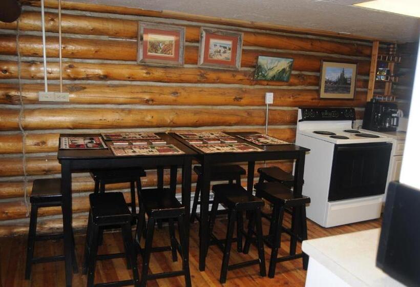 Дом 2 Спальни, Yellowstone Motel   Adults Only   All Rooms Have Kitchens