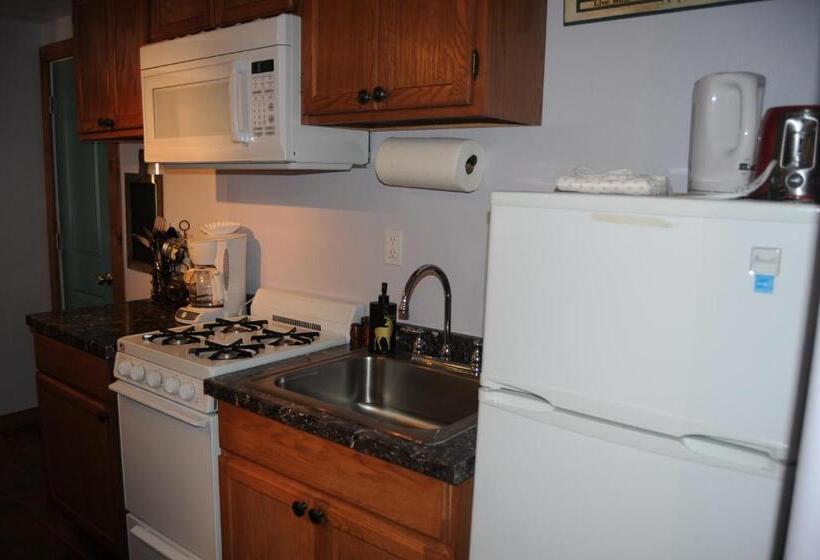 Студия Deluxe, Yellowstone Motel   Adults Only   All Rooms Have Kitchens