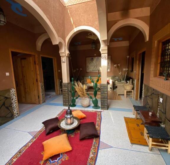 اتاق استاندارد سه نفره, Berber Nomad Kasbah