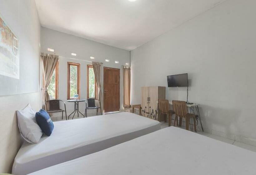 Номер Стандарт, Urbanview Hotel D Pineapple Villa Ciater By Reddoorz