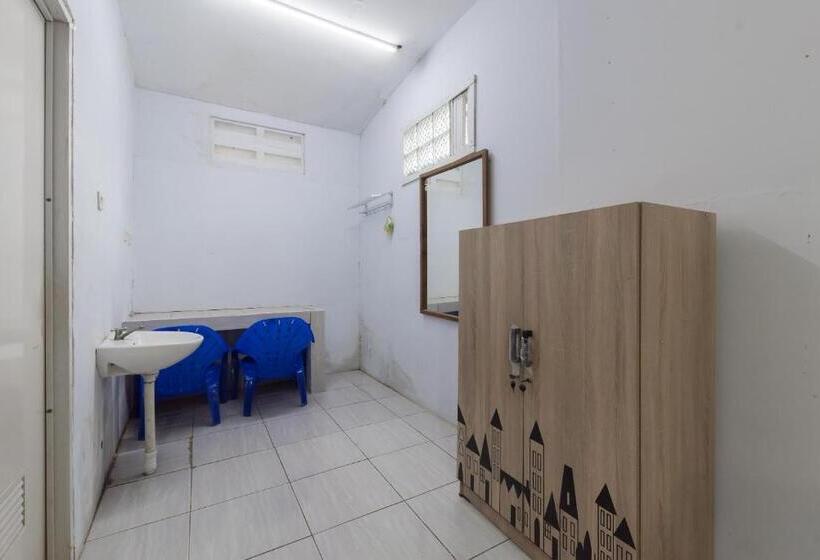 Номер Deluxe, Urbanview Hotel D Pineapple Villa Ciater By Reddoorz