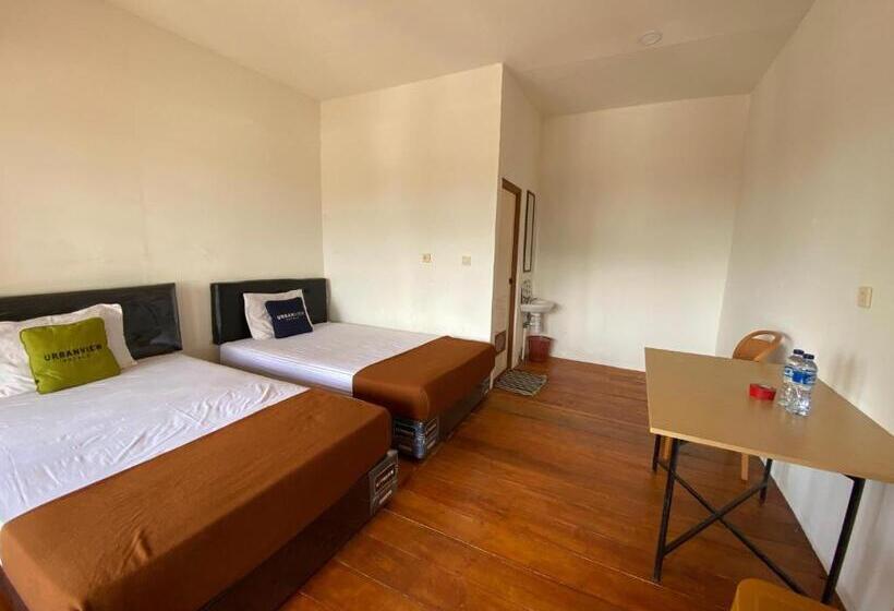 Номер Стандарт, Urbanview Hotel D Pineapple Villa Ciater By Reddoorz