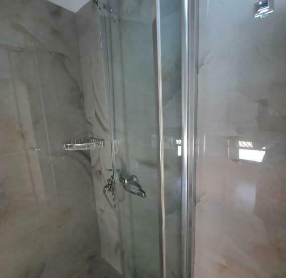 经济房, Guesthouse Pelivani