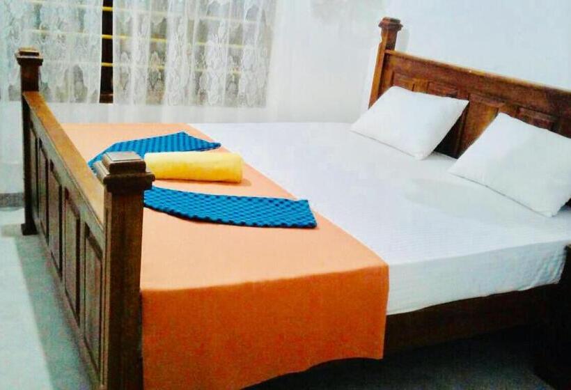 اتاق استاندارد, Mum&dad House
