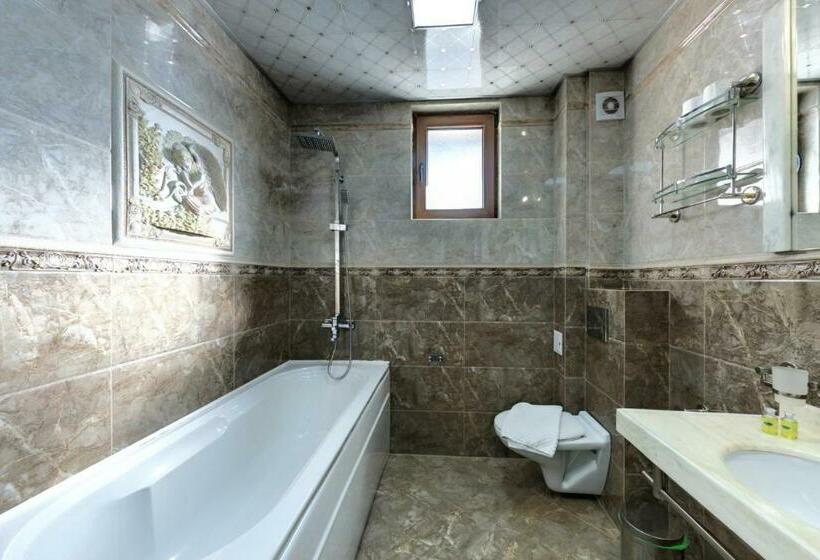 اتاق لوکس با بالکن, Villa Koko Hills