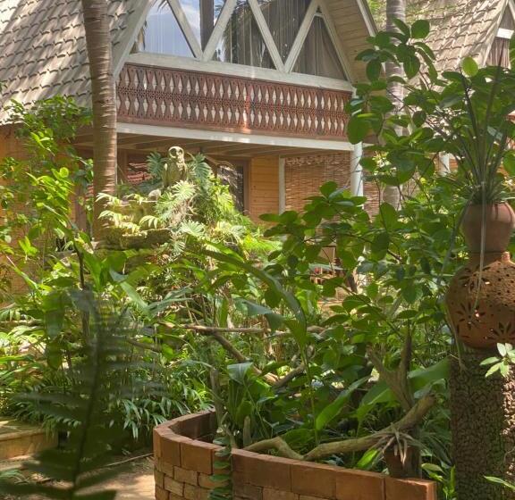 Cabane Deluxe, Surf N Sun   Arugam Bay