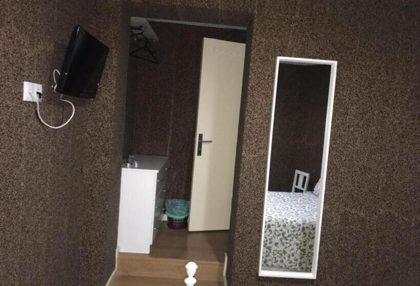 חדר אקונומי, Jualis Guest House