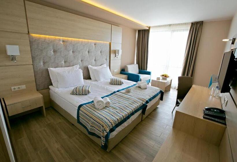 Номер Deluxe Вид на Море Боковой, Royal Grand Hotel And Spa   All Inclusive And Free Beach Accsess