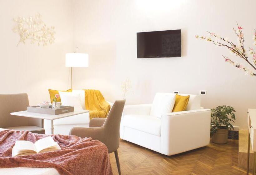 اتاق استاندارد سه تخته با بالکن, Accanto Al Centro B&b