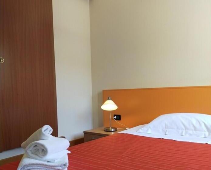 اتاق استاندارد یک نفره, Accanto Al Centro B&b