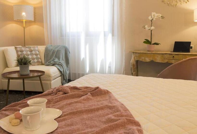 اتاق لوکس سه تخته, Accanto Al Centro B&b