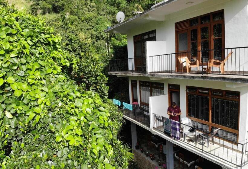 Трехместный Номер Стандарт с Балконом, River Splendour Home Stay