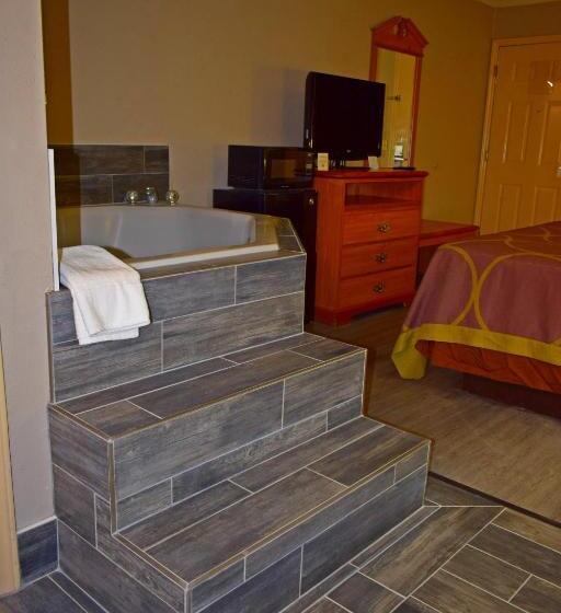 Люкс Deluxe Кровать Кинг, Super 8 By Wyndham Fort Chiswell Wytheville Area