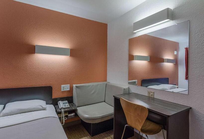 四人标准间, Motel 6 Oshkosh, Wi
