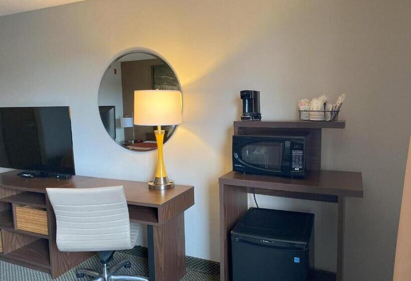 Люкс Deluxe Кровать Кинг, Super 8 By Wyndham Winfield Quail Ridge Area
