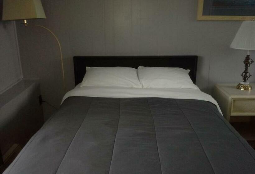 带2个双人床的标准工作室, Bay Lake Inn   Frontiersman Motel