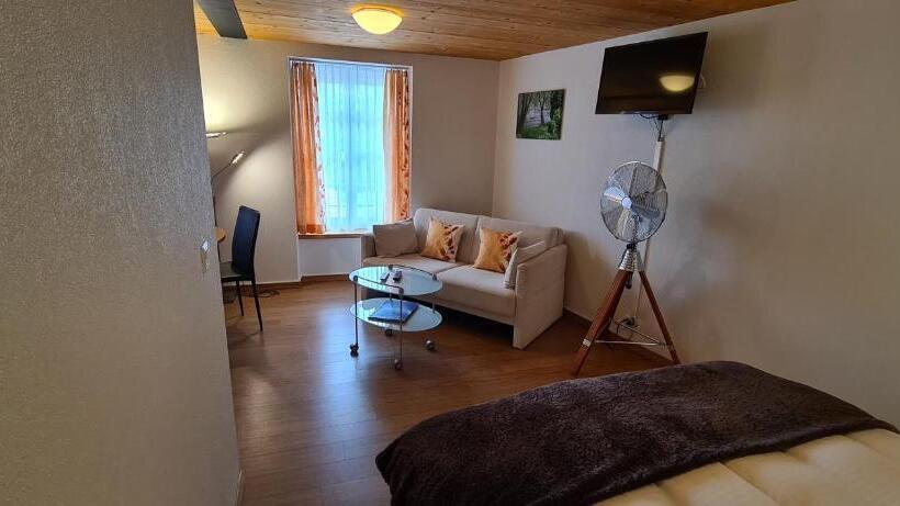 Standard studio with lake view, Hôtel Restaurant Cave Bel Air