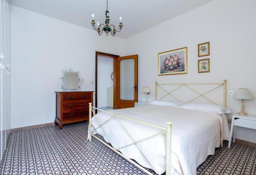 Апартаменты 2 спальни Вид на Сад, Villa Carol Appartamento E B&b