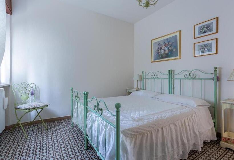 Апартаменты 2 спальни Вид на Сад, Villa Carol Appartamento E B&b