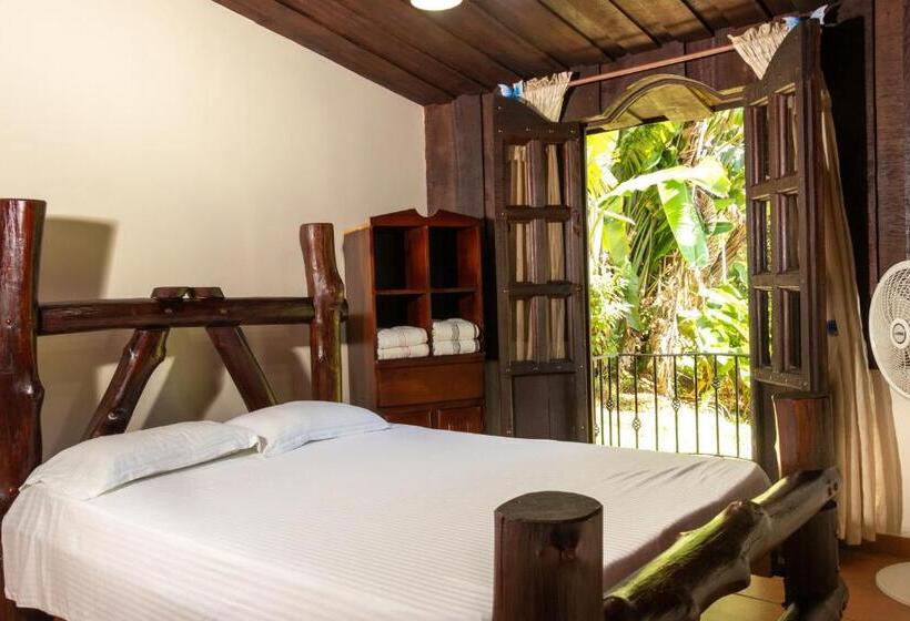 발코니가 있는 4인용 스탠다드 룸, Malekus Mountain Lodge