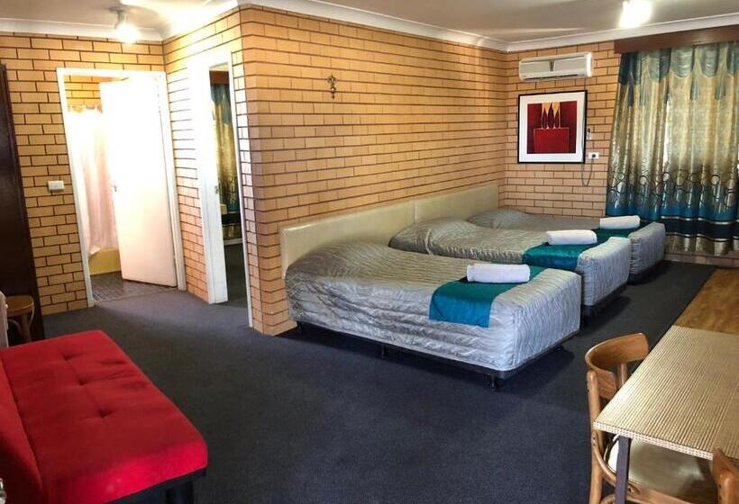 패밀리 룸, Stockman Motor Inn