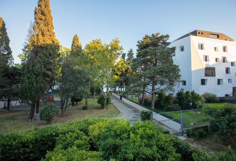 Superior Room with Terrace, Green Park Luxury Rooms