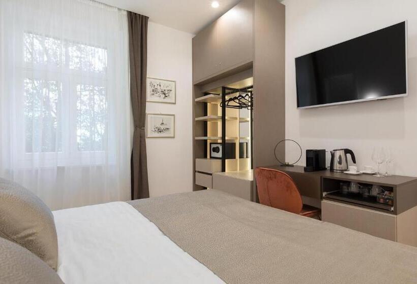 اتاق استاندارد با چشم‌انداز باغ, Green Park Luxury Rooms
