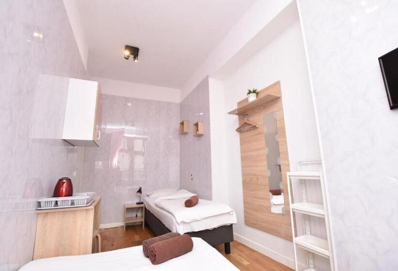 غرفة عائلية حمام مشترك, City Central Hostel   Pokoje Prywatne
