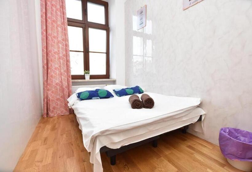 غرفة قياسية حمام مشترك, City Central Hostel   Pokoje Prywatne