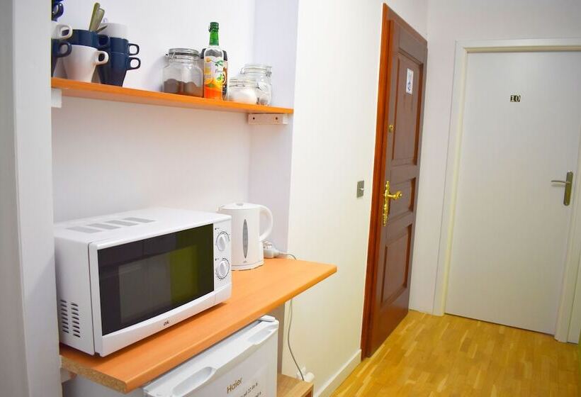 غرفة قياسية رباعية حمام مشترك, City Central Hostel   Pokoje Prywatne