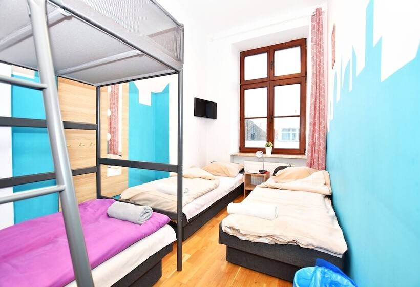 غرفة قياسية رباعية حمام مشترك, City Central Hostel   Pokoje Prywatne