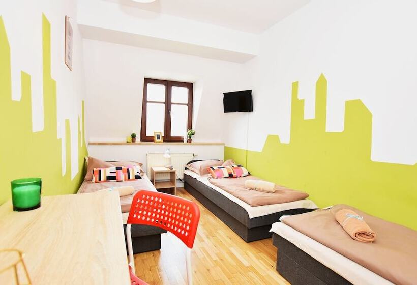 غرفة قياسية ثلاثية حمام مشترك, City Central Hostel   Pokoje Prywatne