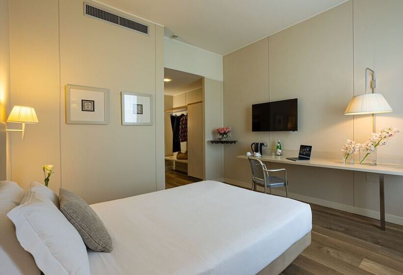 Полулюкс, Cosmo Hotel Palace