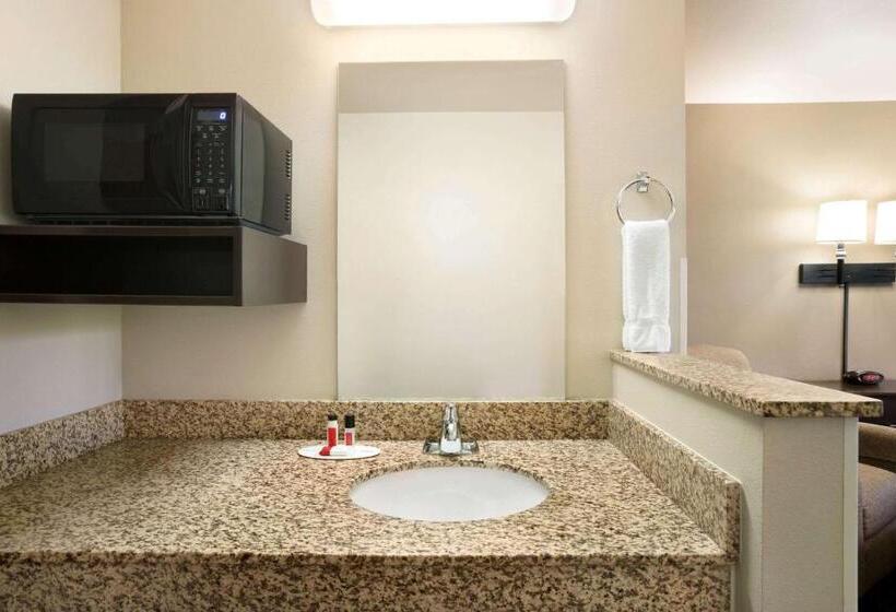 Номер Deluxe Адаптированный для Инвалидов, Travelodge By Wyndham Brunswick Near Fredrick
