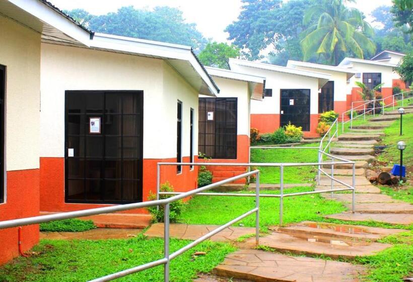 Четырехместный Номер Стандарт, Bakasyunan Resort And Conference Center   Tanay