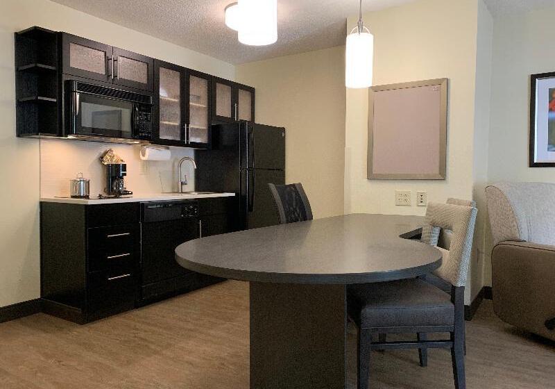 Люкс Адаптированный для Инвалидов, Candlewood Suites Raleigh Crabtree, An Ihg