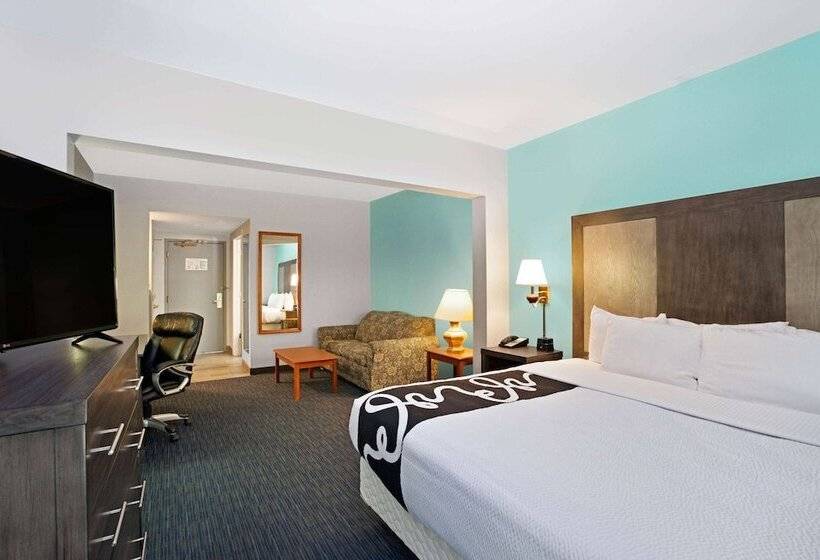 Люкс Повышенной Комфортности, La Quinta Inn & Suites By Wyndham Omaha Airport Downtown