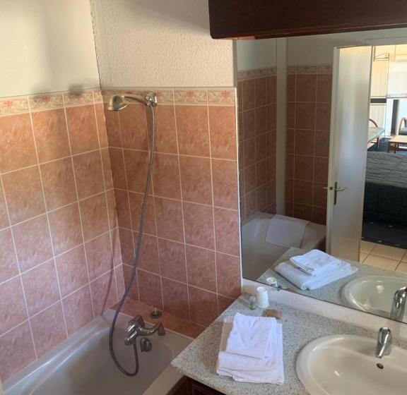 Люкс с Террасой, Auberge De Saugras