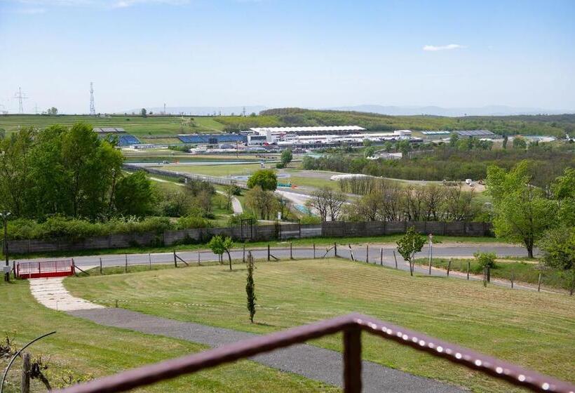 Четырехместный Номер Стандарт, Kamarás Ring House
