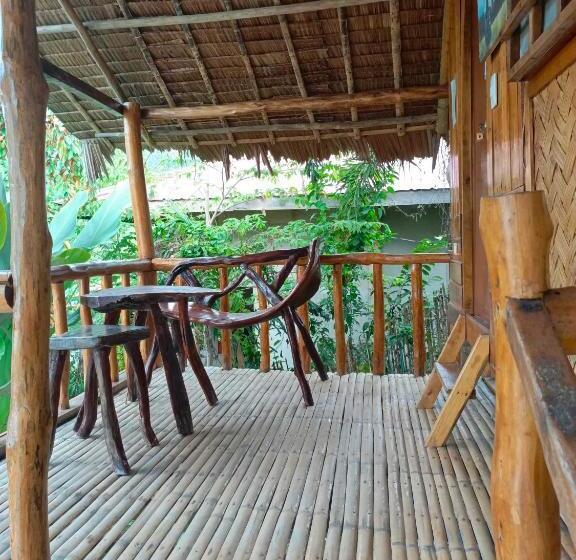 스탠다드 방갈로, Mil's Hillside Tourist Inn