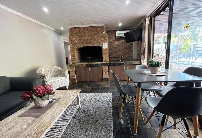Семейный Номер Вид на Сад, Panorama Self Catering