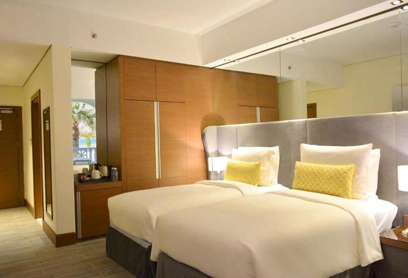 Номер Superior Вид на Бассейн, Radisson Blu Resort, Al Khobar Half Moon Bay