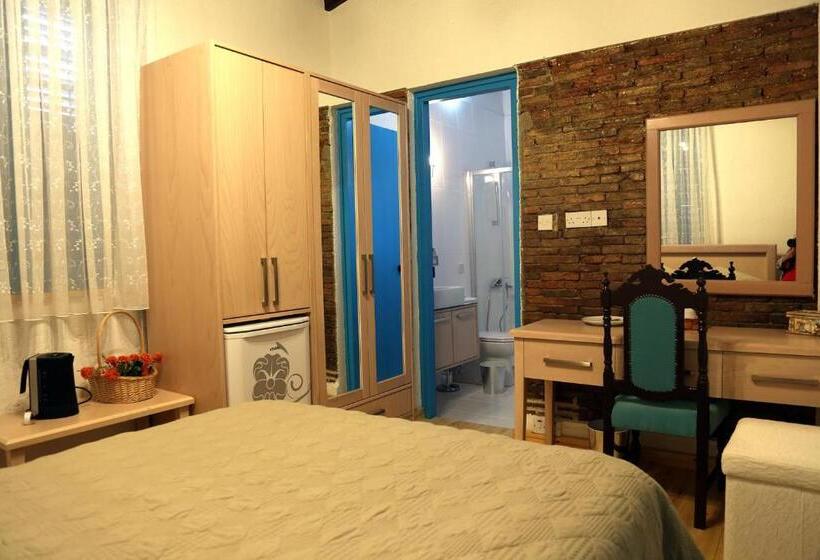اتاق لوکس, Cypriot Swallow Boutique